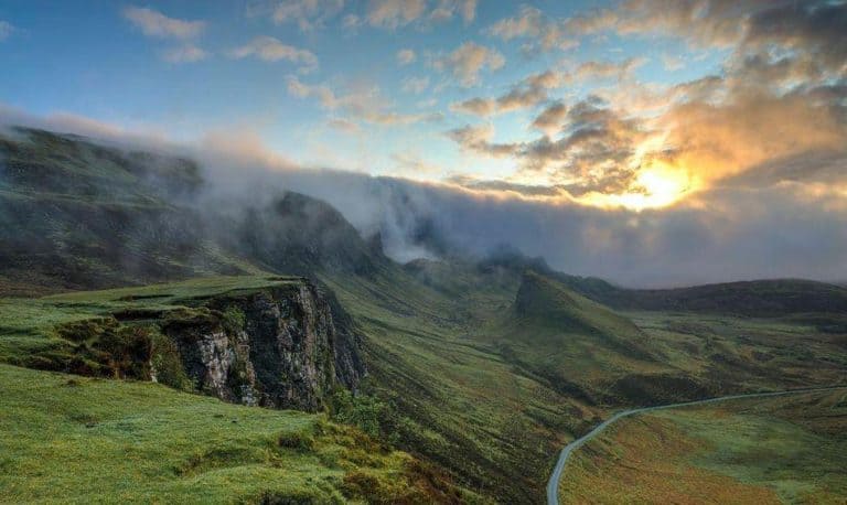 Picturesque Midlands Meander Routes with rolling green hills
