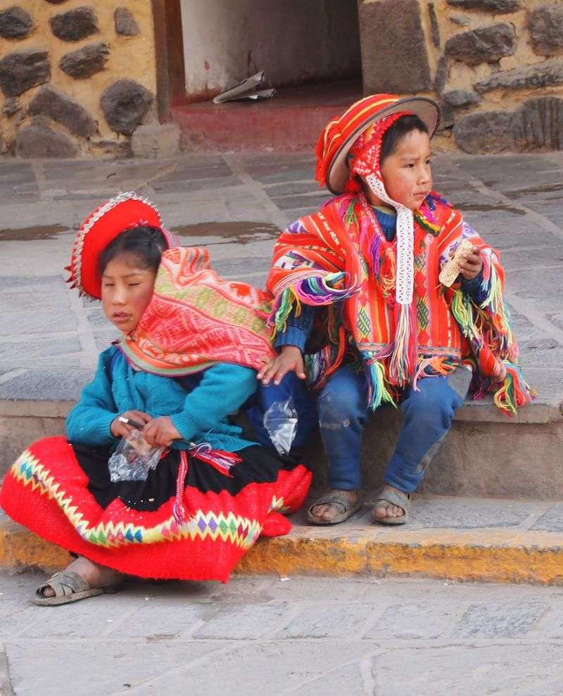 Kids in traditional Peruvian clothing
