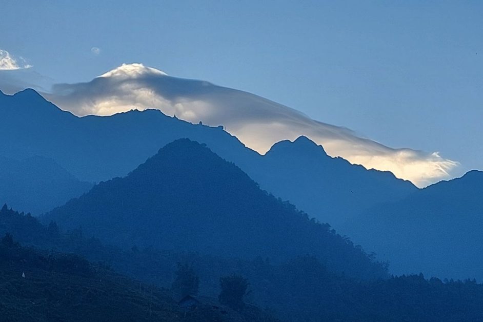 Fansipan Mountain Sapa #mountfansipanvietnam #fansipantrek #fansipanhike